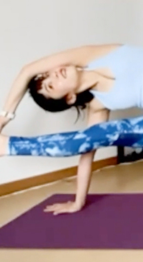 <21/5/8開催クラス> ヨガフロー II (60分)/ユッカ